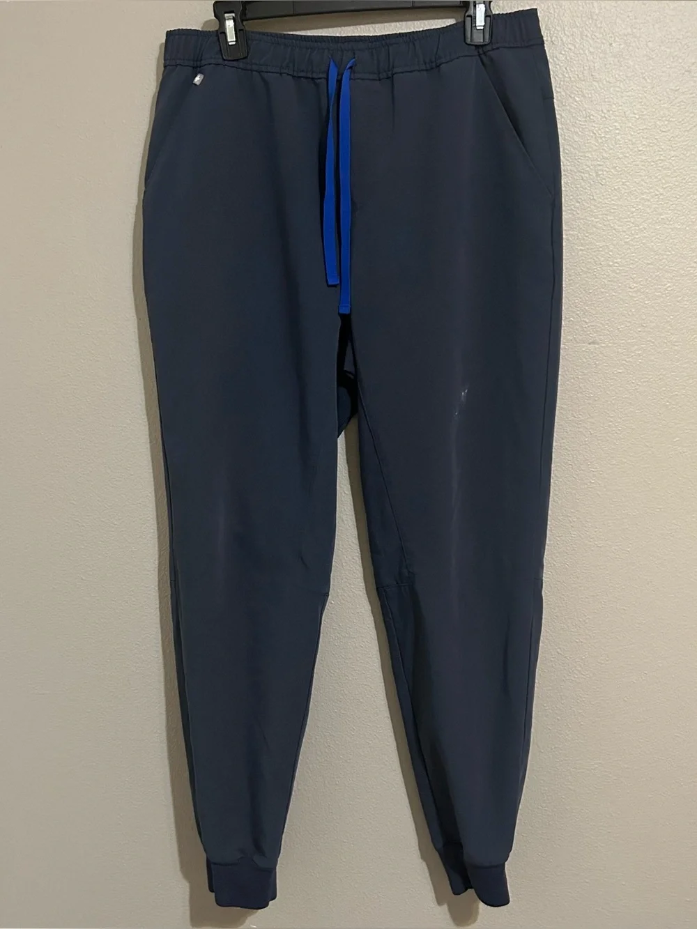 FIGS Tansen Slim Fit Multi Pocket Drawstring Jogger Scrub Pants Men’s Size Large